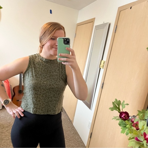 Women’s All in motion Size Small Cropped Muscle Workout Tank Top in Green - Picture 5 of 6